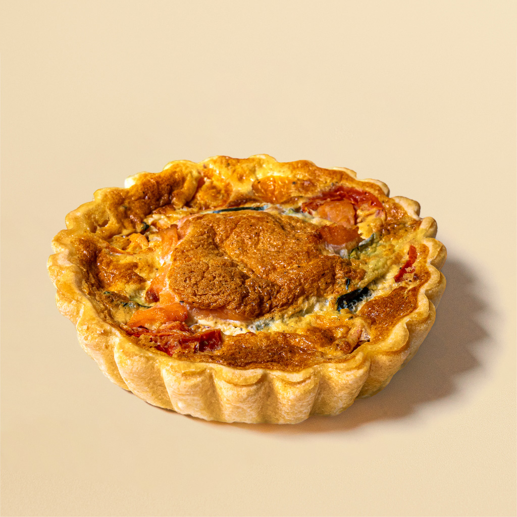 kategoria Wytrawne, produkt na obrazku to Mini tarta z łososiem, cukinią i pomidorkami